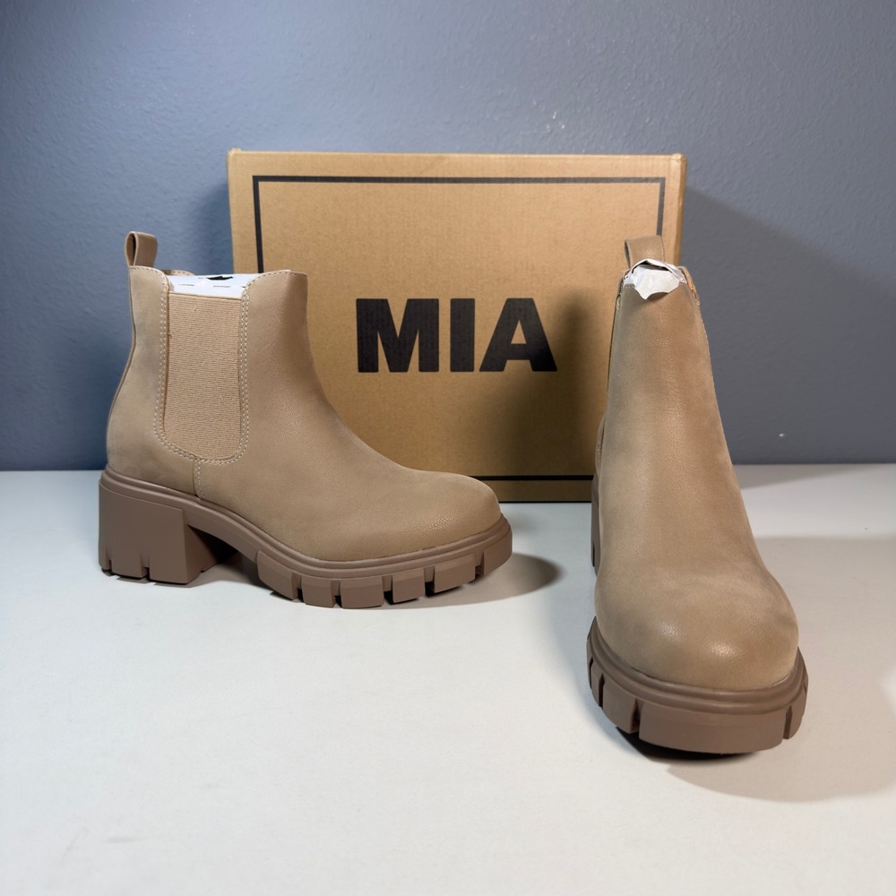 MIA Chelsea Boots Womens Size 9 Tan New Lugged Platform Block Heel Ankle Boot